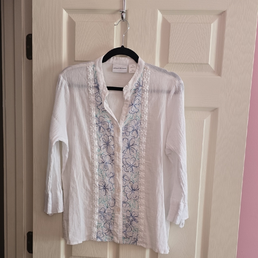 Alfred Dunner White Button-Down with blue floral embroidery, READ description